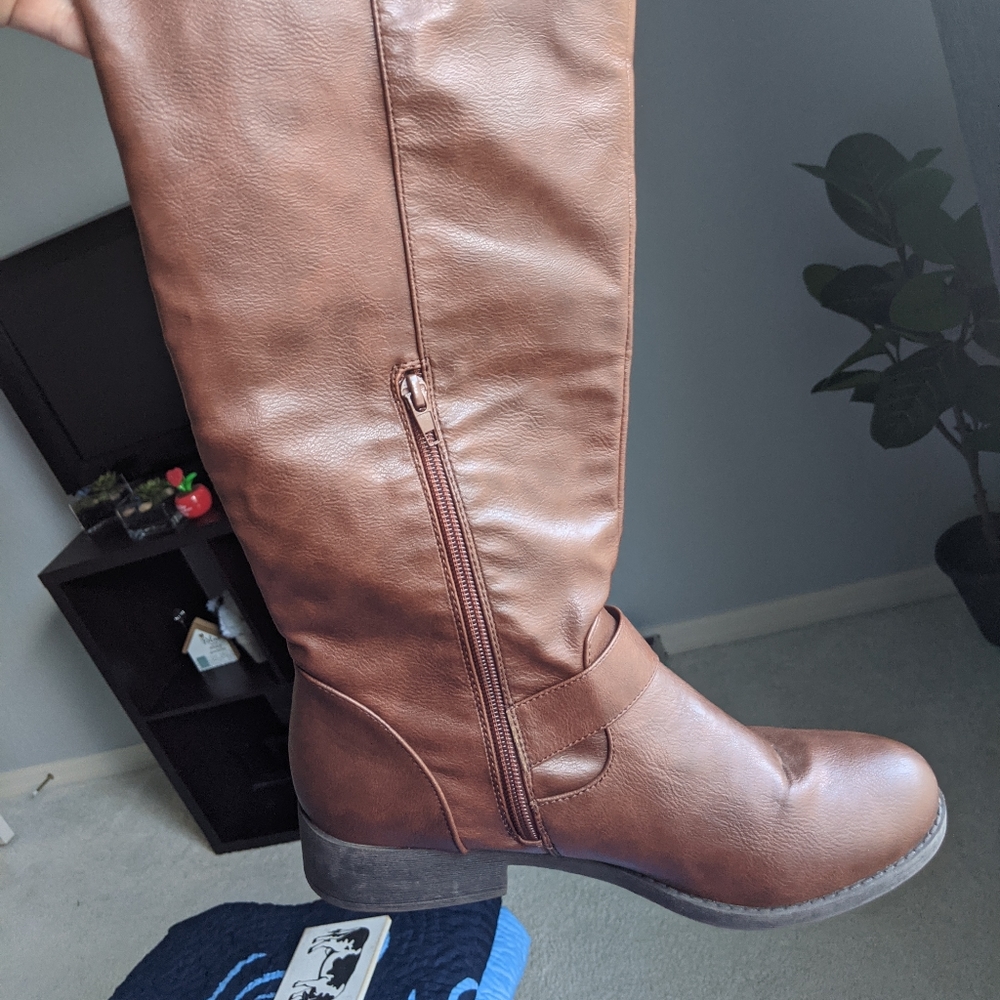 Boots - Picture 4 of 5